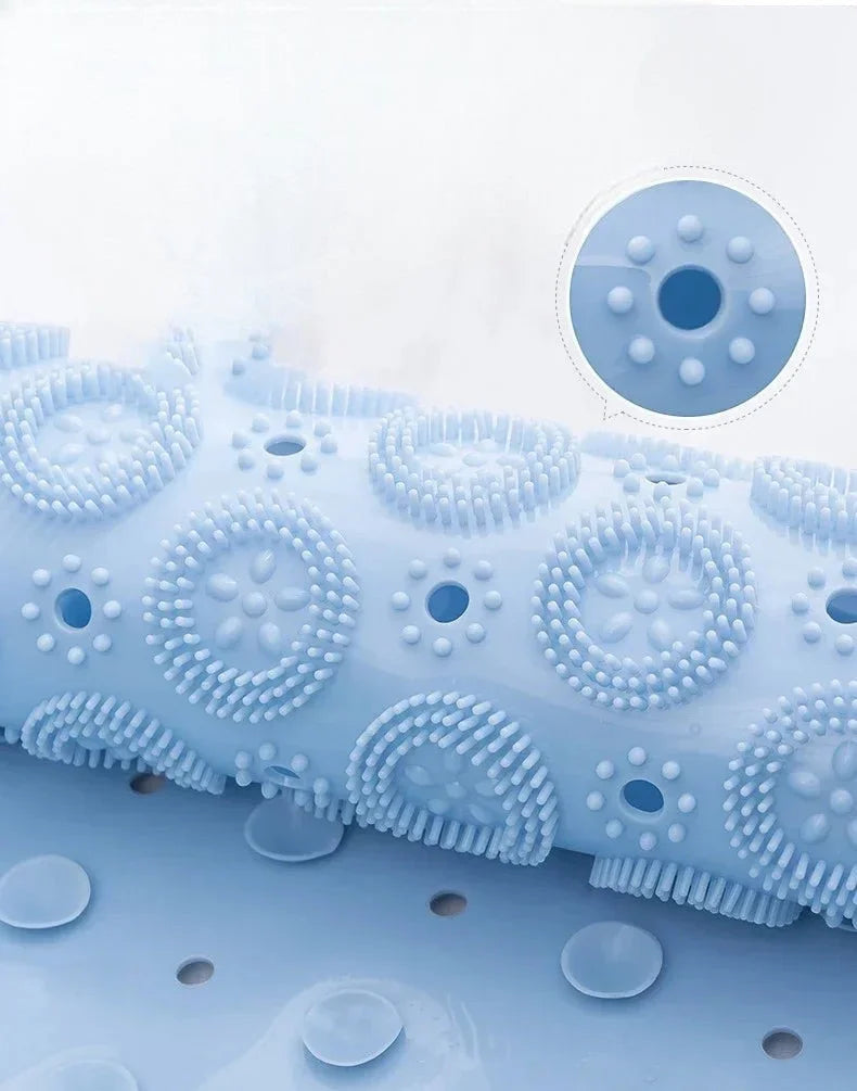 Tapis rond bleu de bain format 30 cm à l'intérieur d'une douche