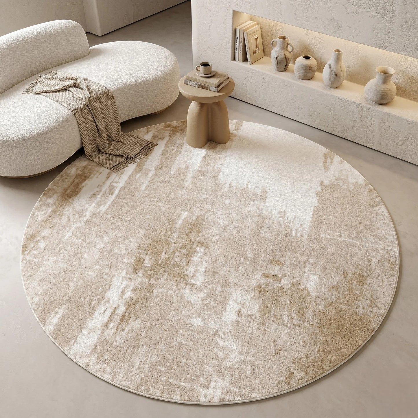 Tapis rond beige minimaliste taches dans un salon bordeaux parquet point de Hongrie