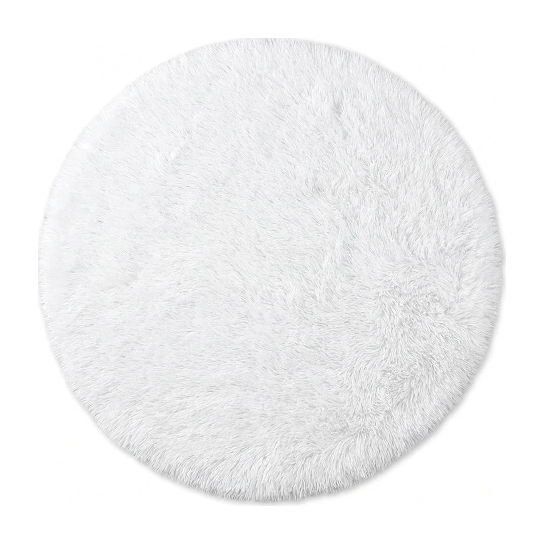 tapis-rond-blanc-poil-long, vue de dessus sur fond blanc