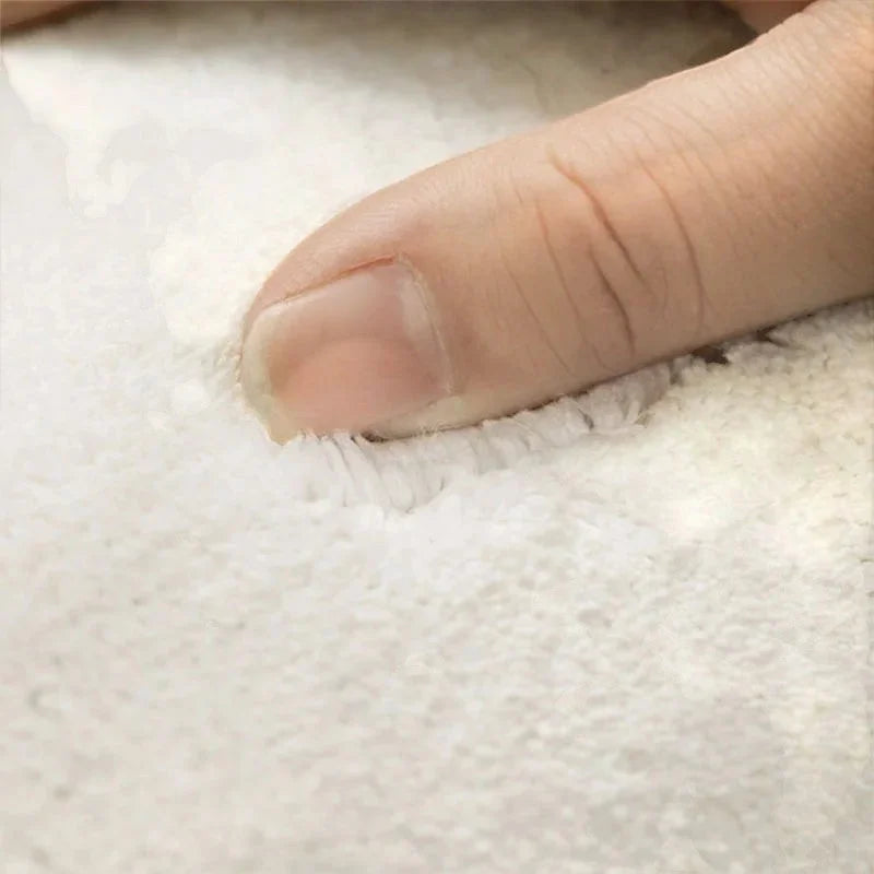 Toucher de la fibre dense du tapis rond blanc uni peluche douce