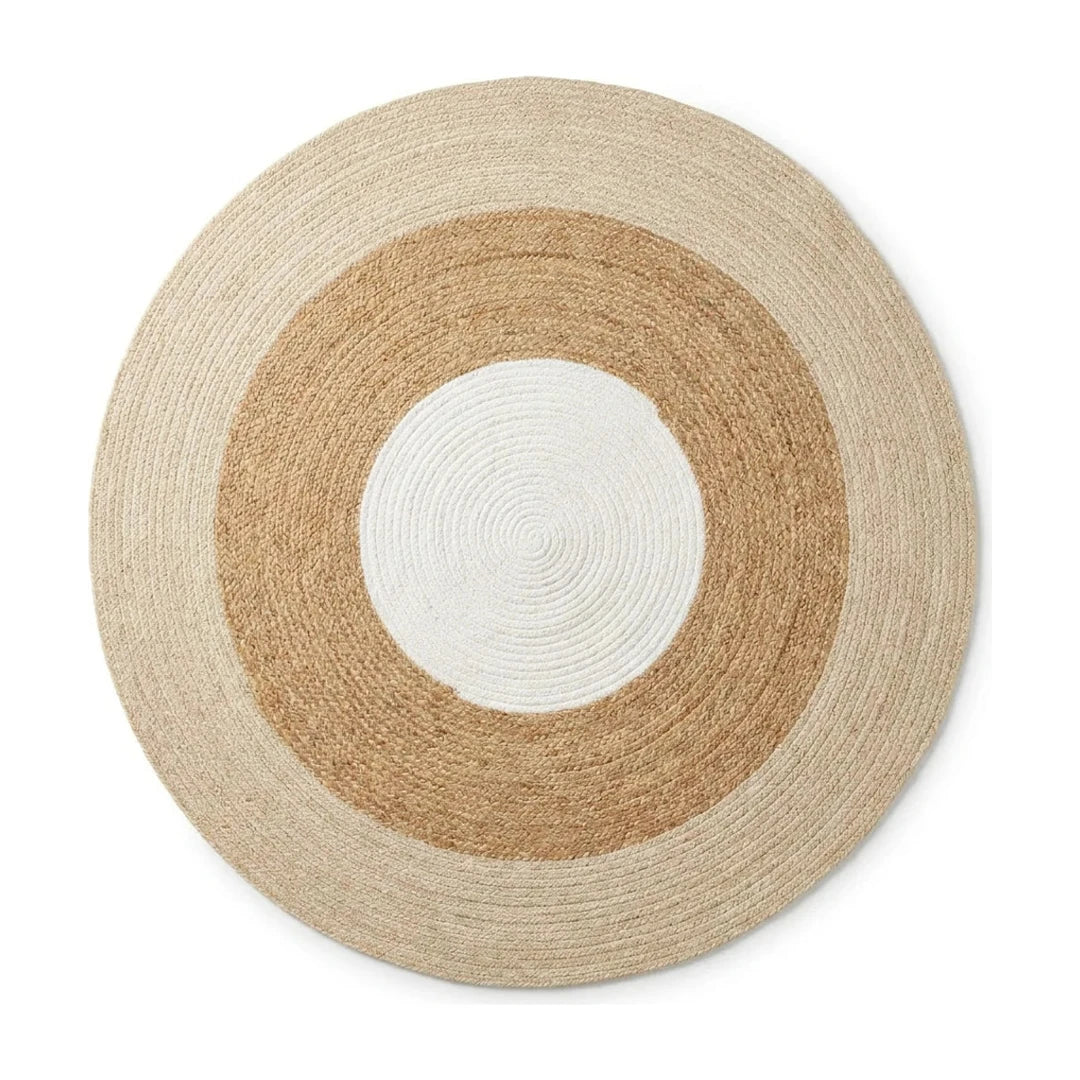 Tapis rond coton tressé concentrique, vue de dessus sur fond blanc