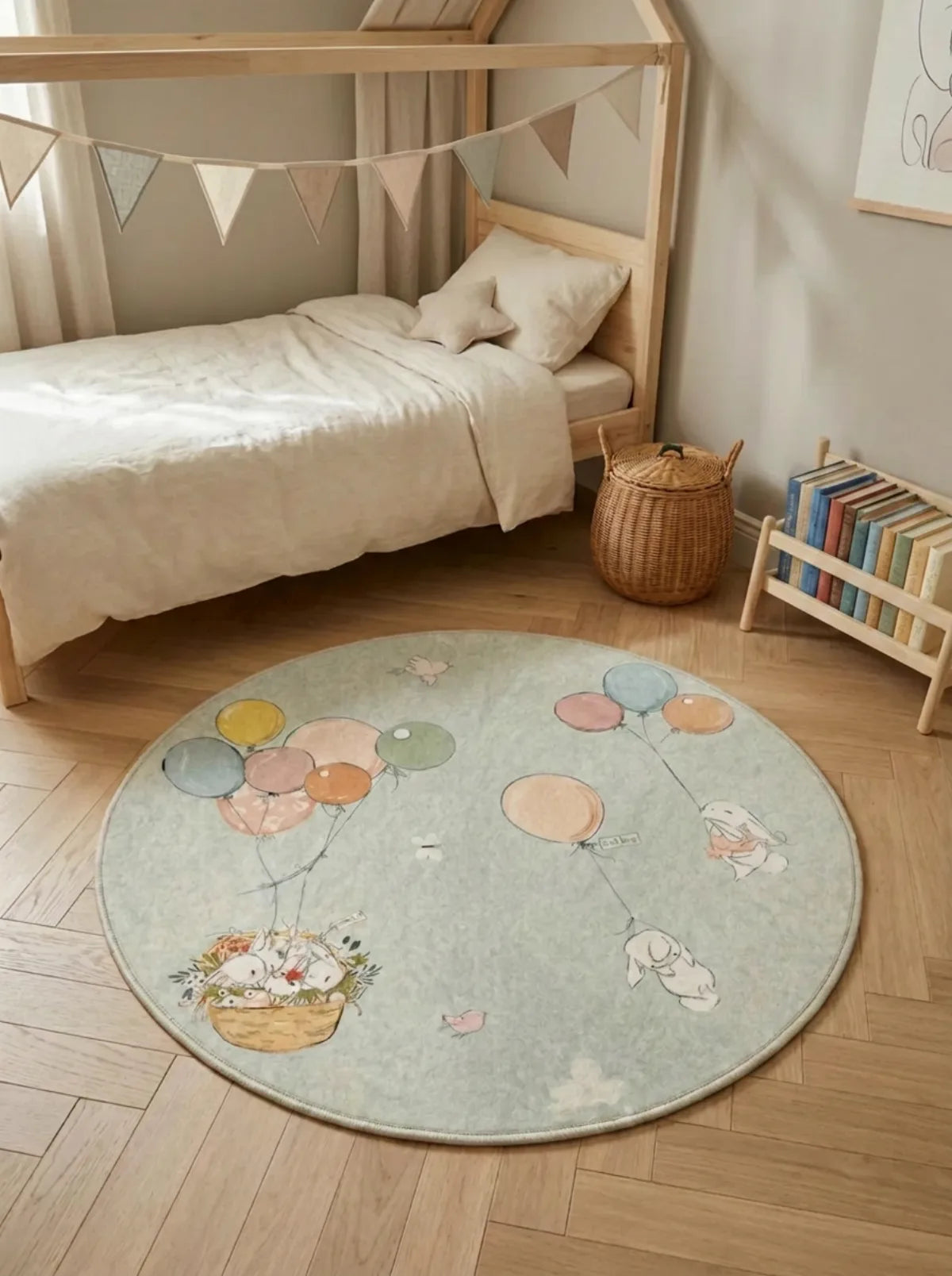 Tapis rond enfant ballons dans une chambre d'enfant