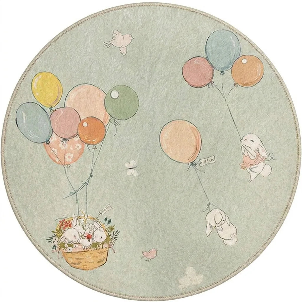 Vue studio du tapis rond enfant ballons sur fond blanc, motif net cartoon kawaii