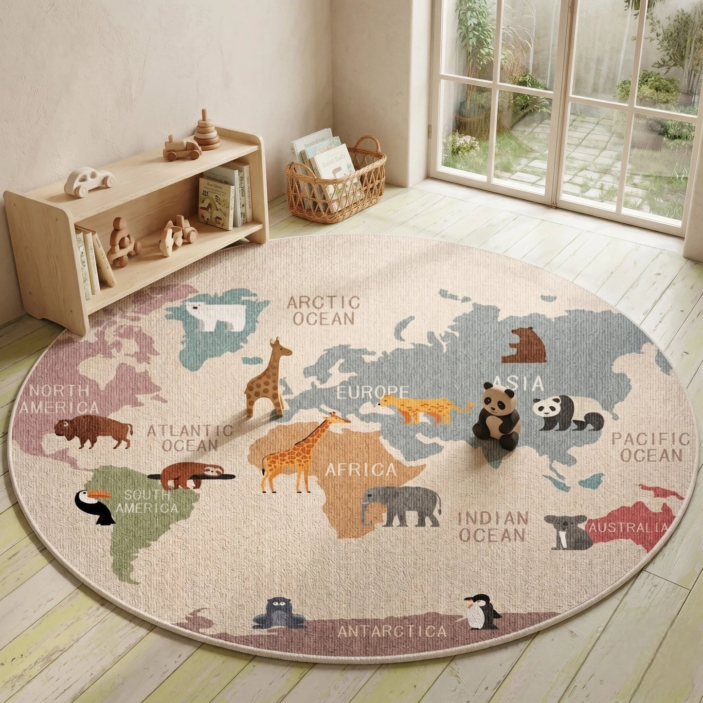 Tapis rond enfant carte du monde dans une chambre Montessori avec banc bois clair et panier en rotin