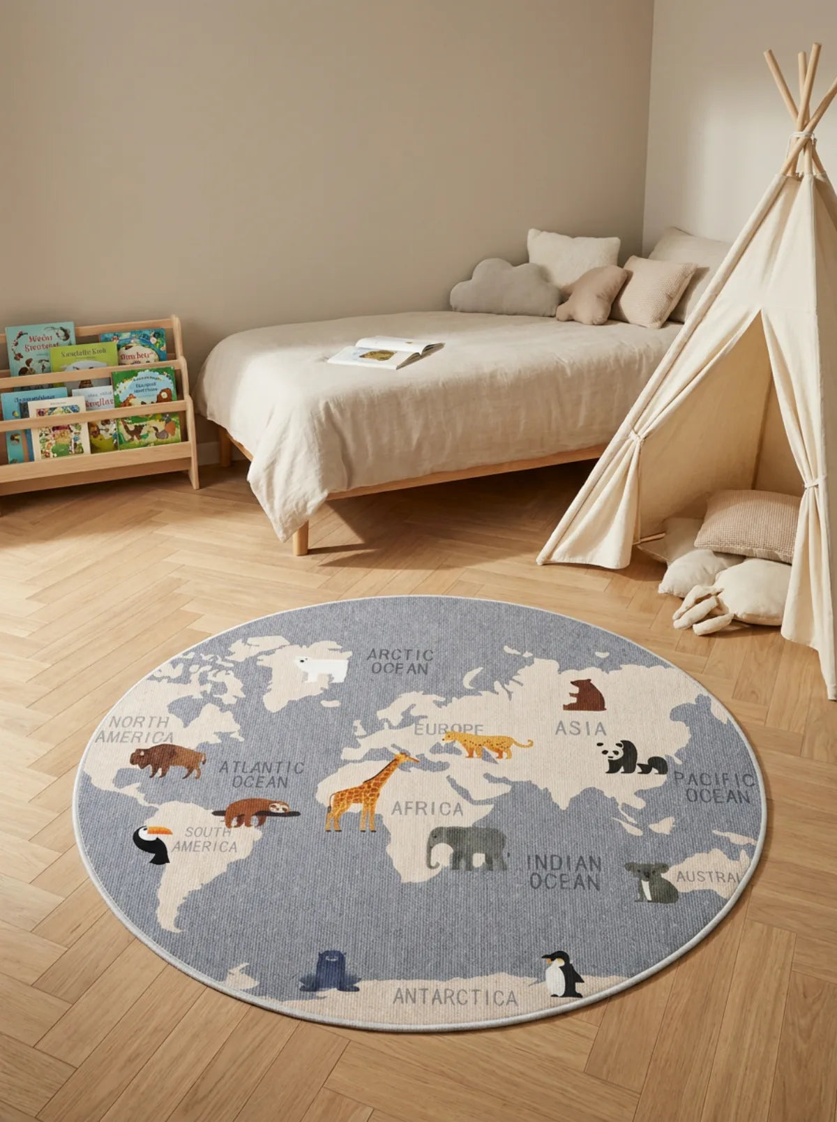 Tapis rond enfant carte du monde animaux gris dans une chambre d'enfant