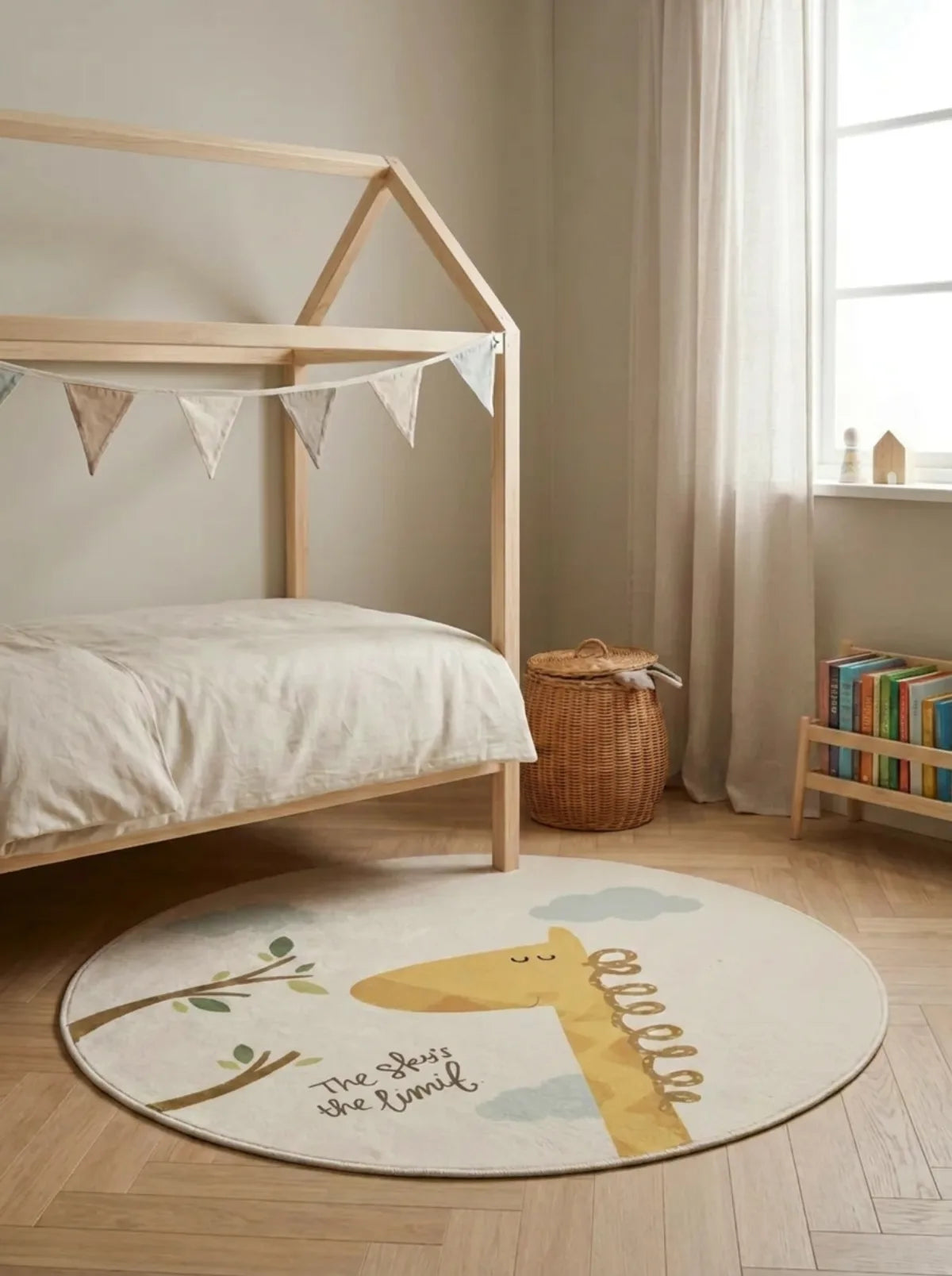 Tapis rond enfant girafe dans une chambre d'enfant