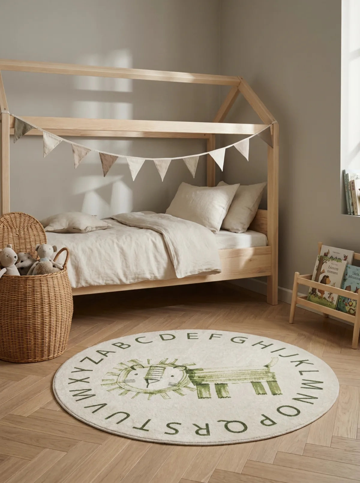 Tapis rond enfant lion alphabet dans une chambre d'enfant