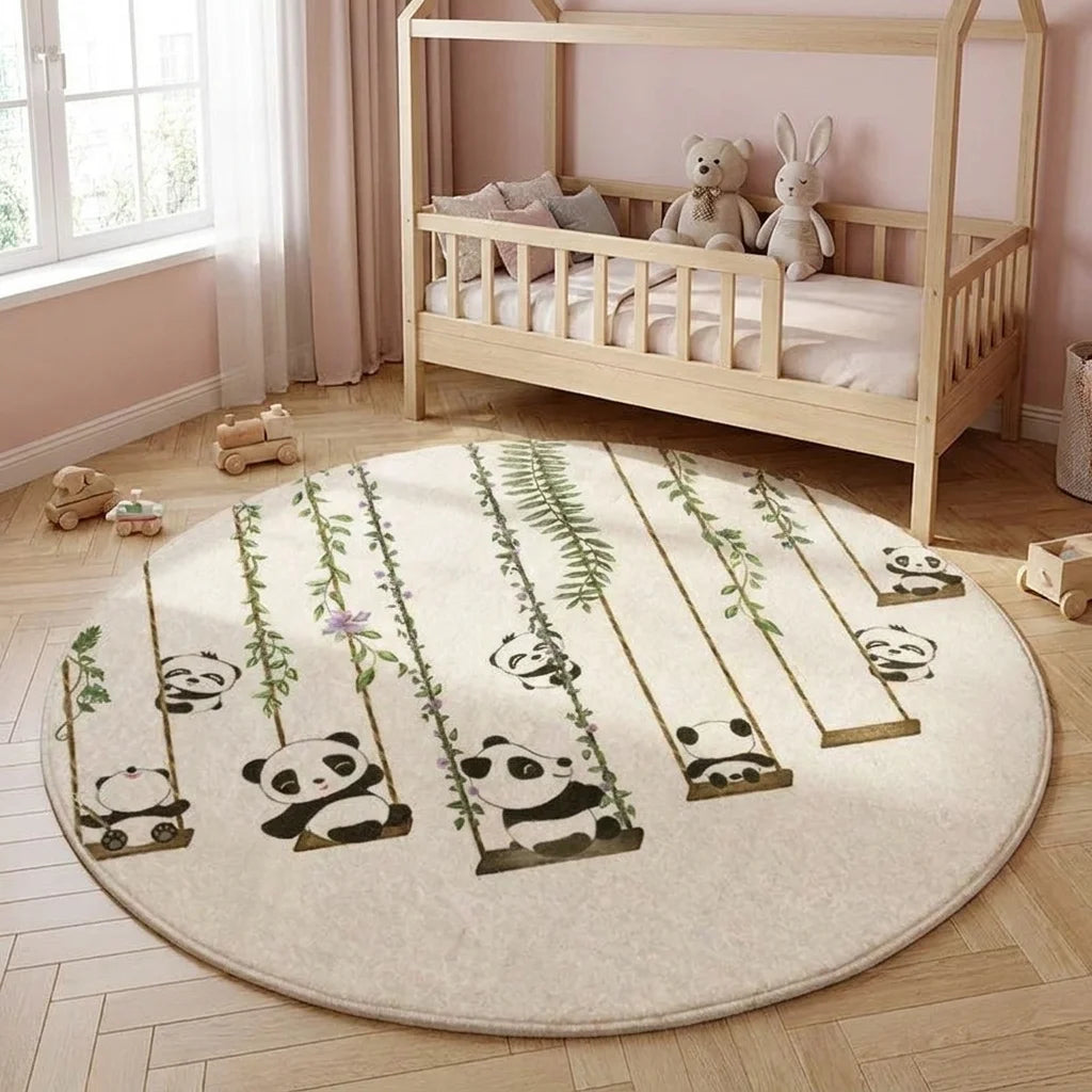 Tapis rond enfant pandas bambou dans une chambre scandinave avec lit cabane, vue trois-quart