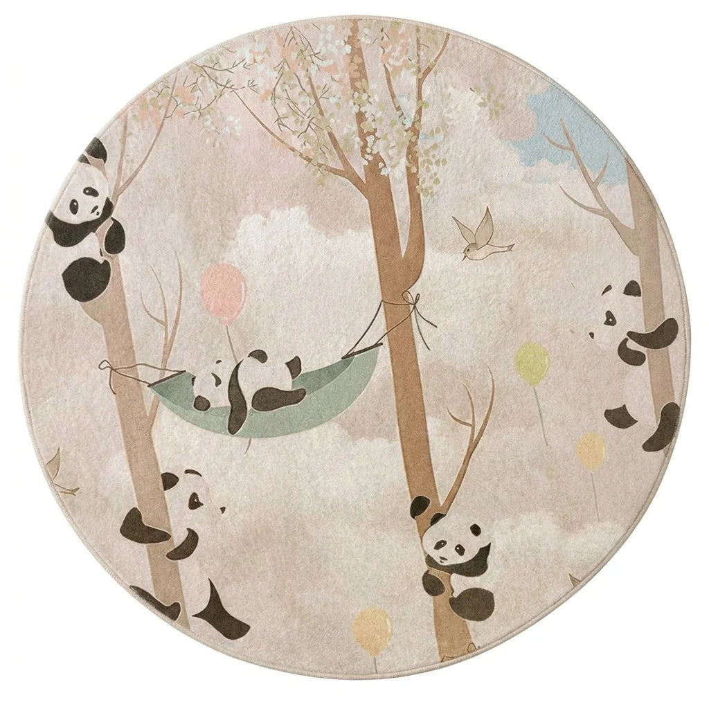 Vue studio du tapis rond enfant pandas forêt sur fond blanc, motif net cartoon kawaii