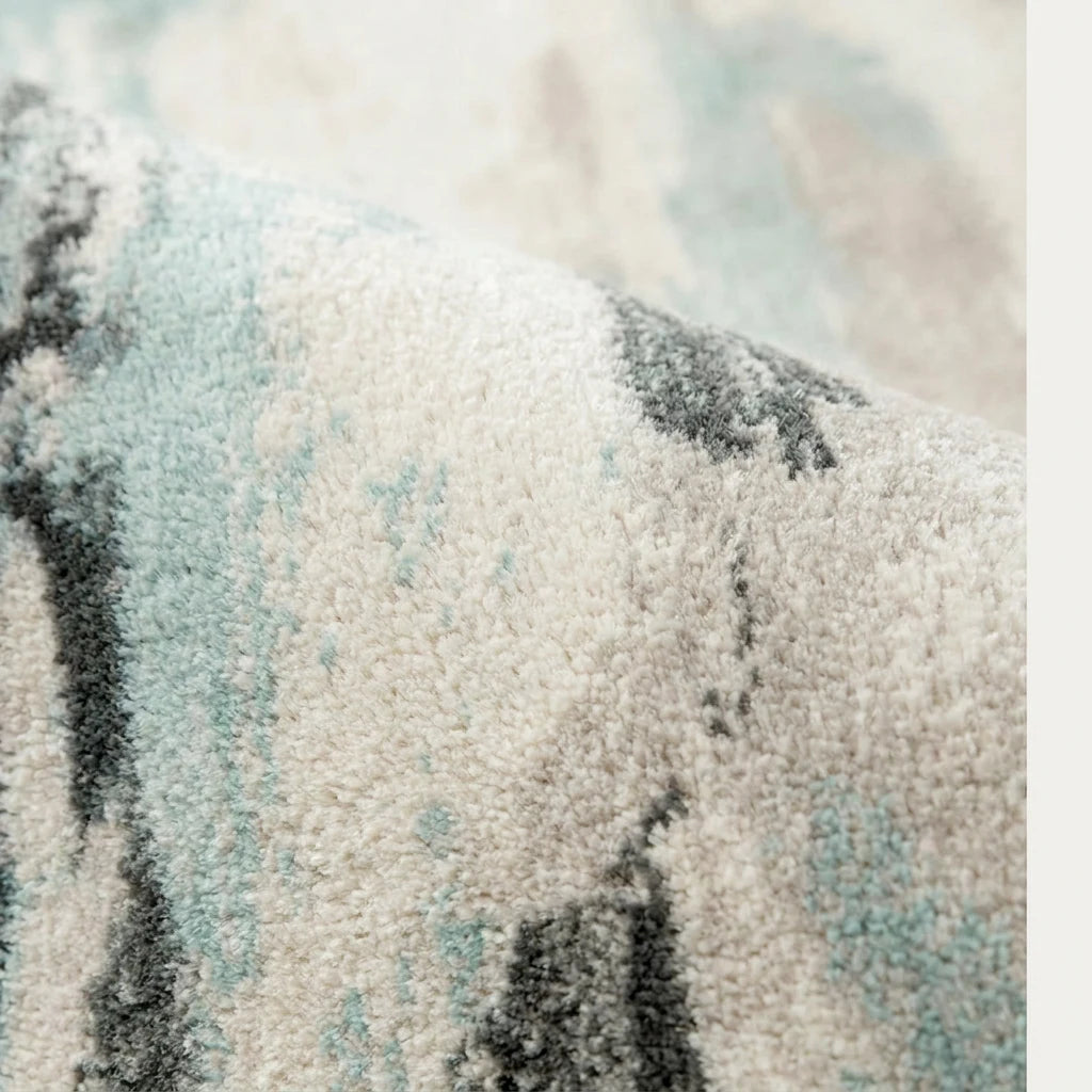 Velours imitation cachemire du tapis rond grège bleuté vu de près