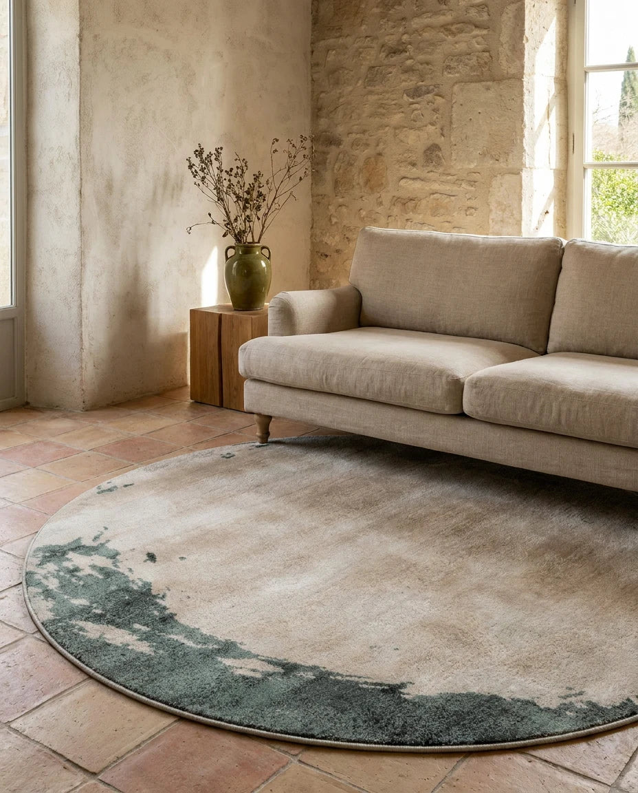 Tapis rond grège vert dans une pièce en situation