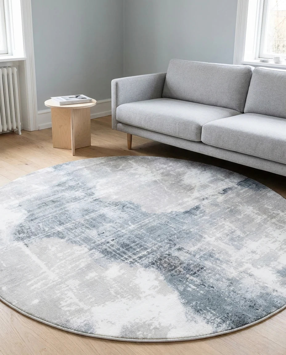 Tapis rond gris bleuté dans une pièce en situation