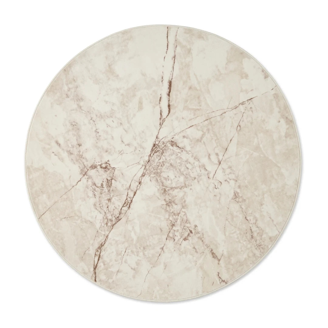 Tapis rond marbre écru veiné vu de dessus sur fond blanc