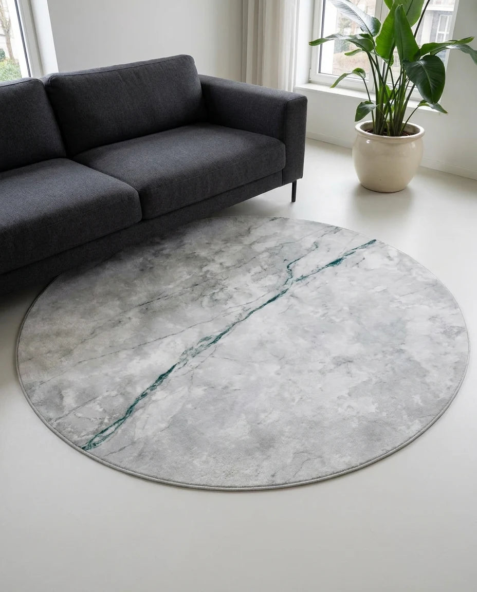 Tapis rond marbre gris dans une pièce en situation