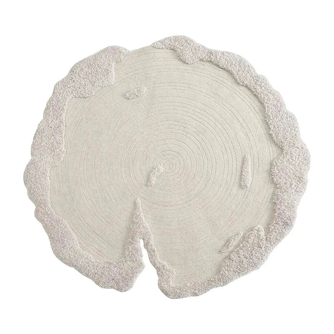 Tapis rond laine écru bords organiques, vue de dessus sur fond blanc