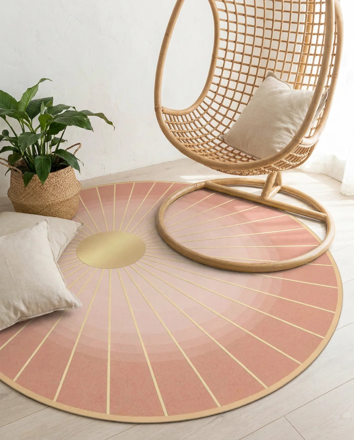 Tapis rond lavable en machine rose rayons de soleil sous un fauteuil suspendu en rotin
