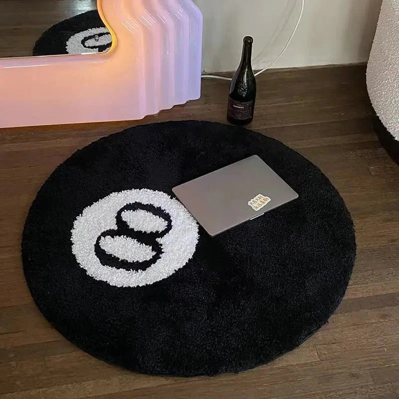 Tapis rond 8 ball devant un bureau dans un coin gaming