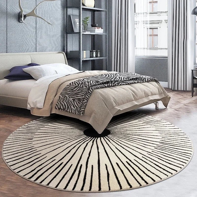 Vue d'angle du tapis rond noir et blanc rayons soleil