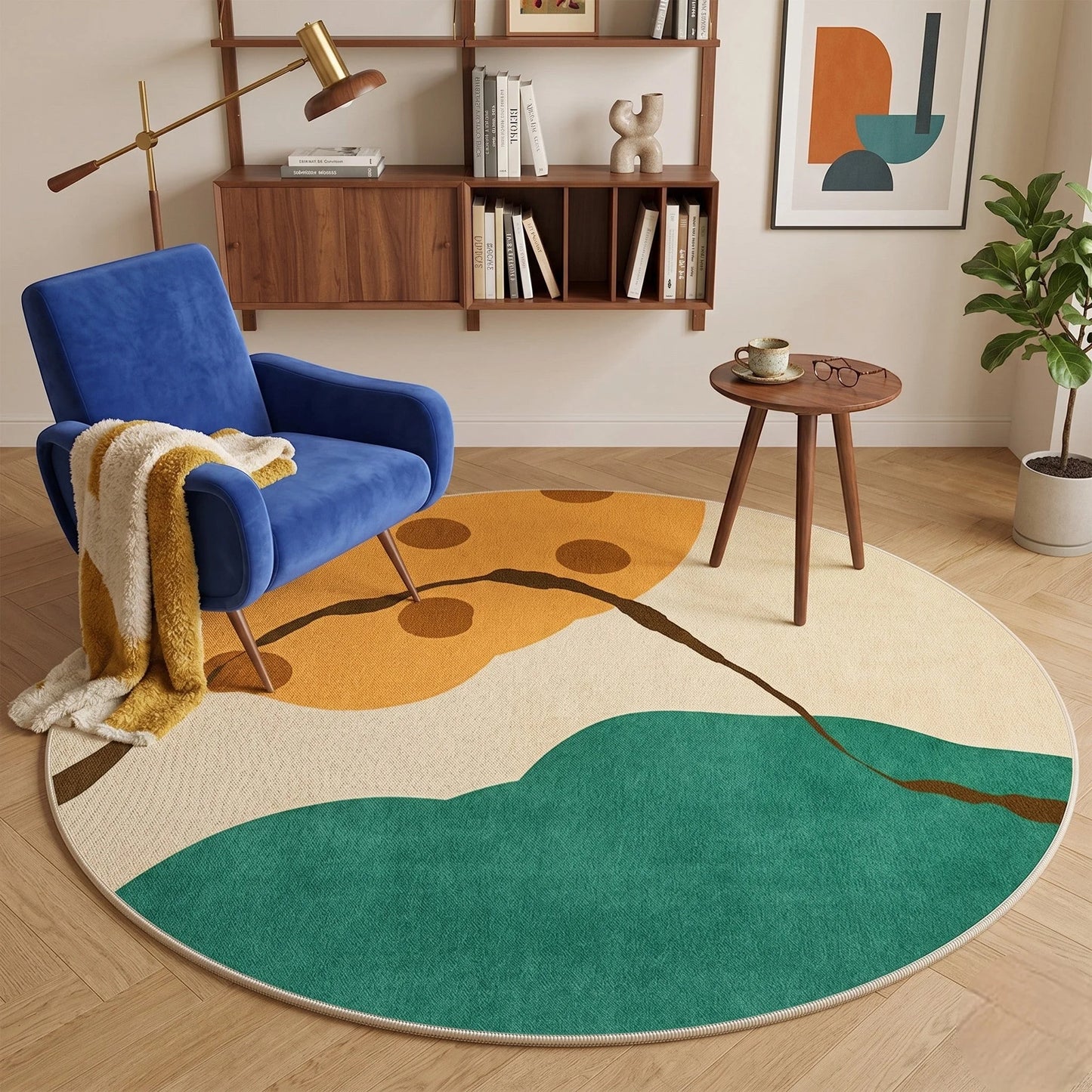 Tapis rond paysage abstrait multicolore dans un salon scandinave épuré