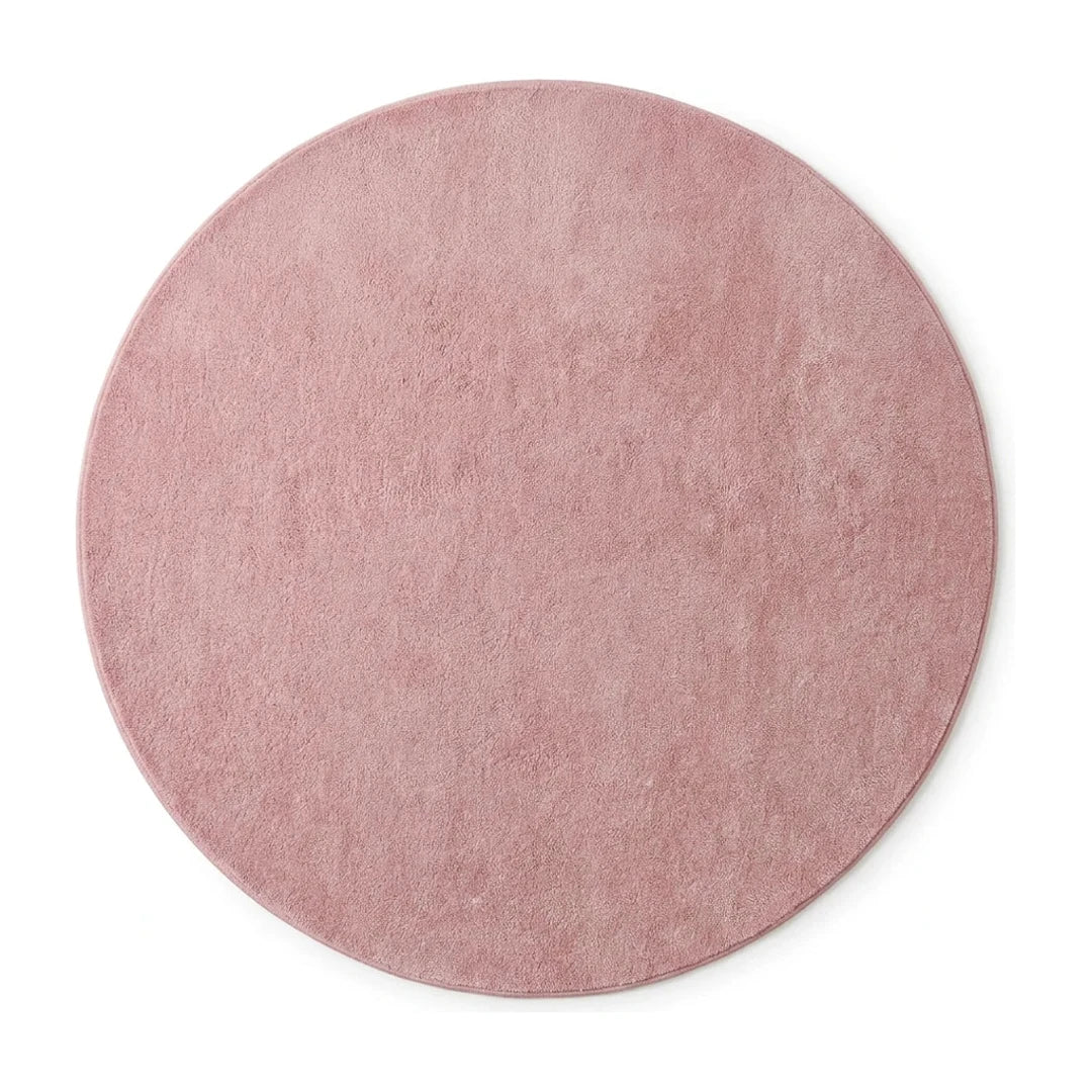 Tapis rond rose poudré peluche douce, vue de dessus sur fond blanc