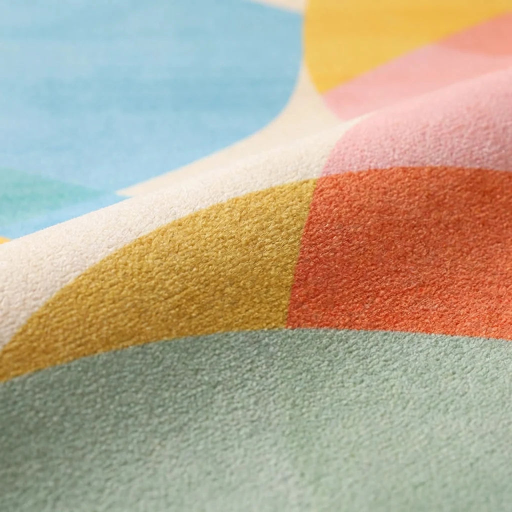 Velours court imprimé du tapis rond multicolore pastel vu de près