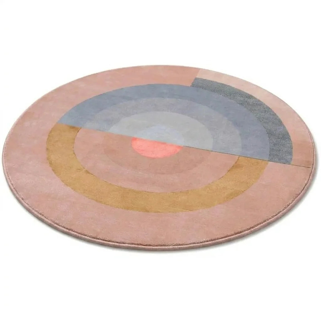 Vue studio du tapis rond salon cercles concentriques rose poudré, fond blanc, épaisseur visible