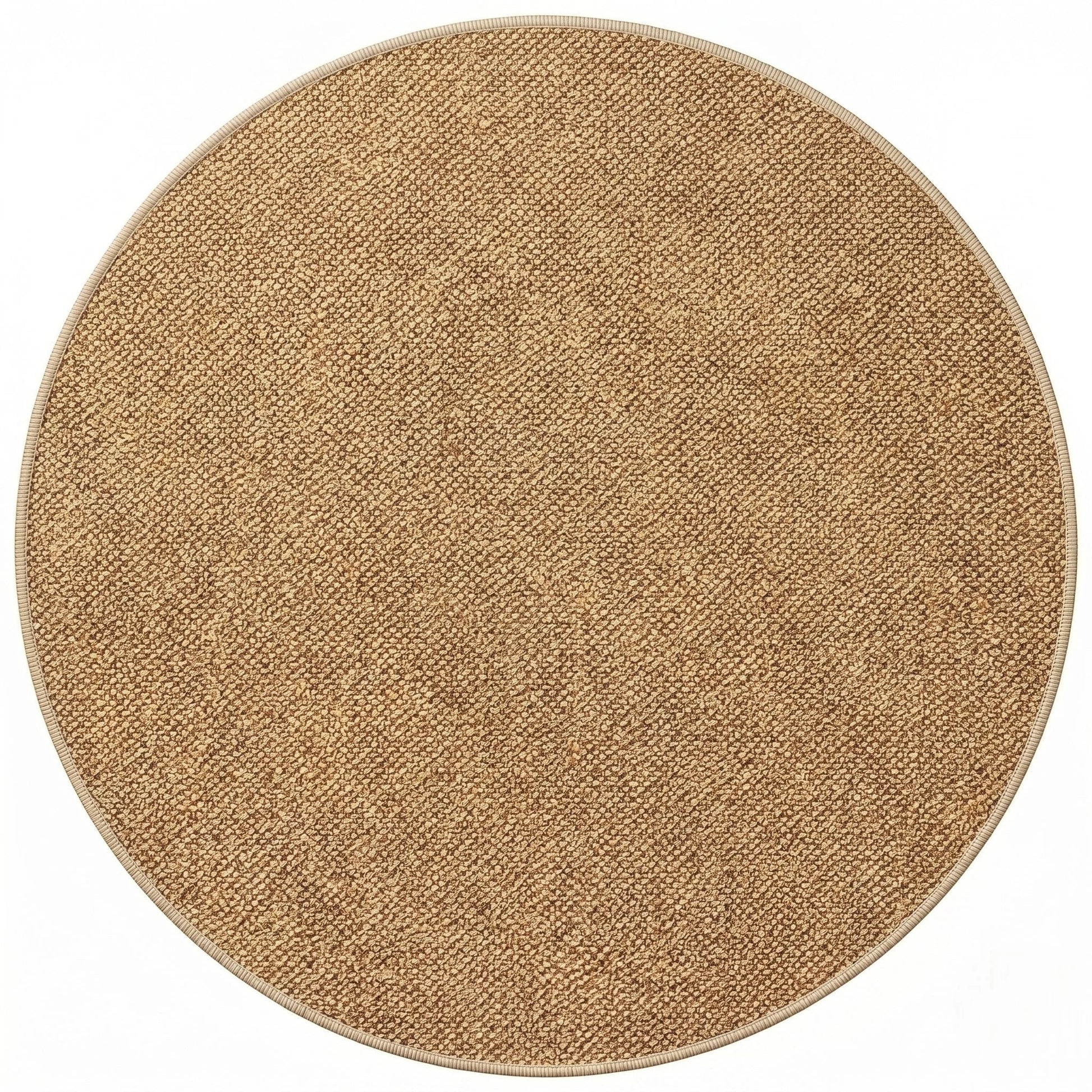 Vue studio du tapis rond Wilton effet sisal caramel, tissage texturé granuleux uniforme
