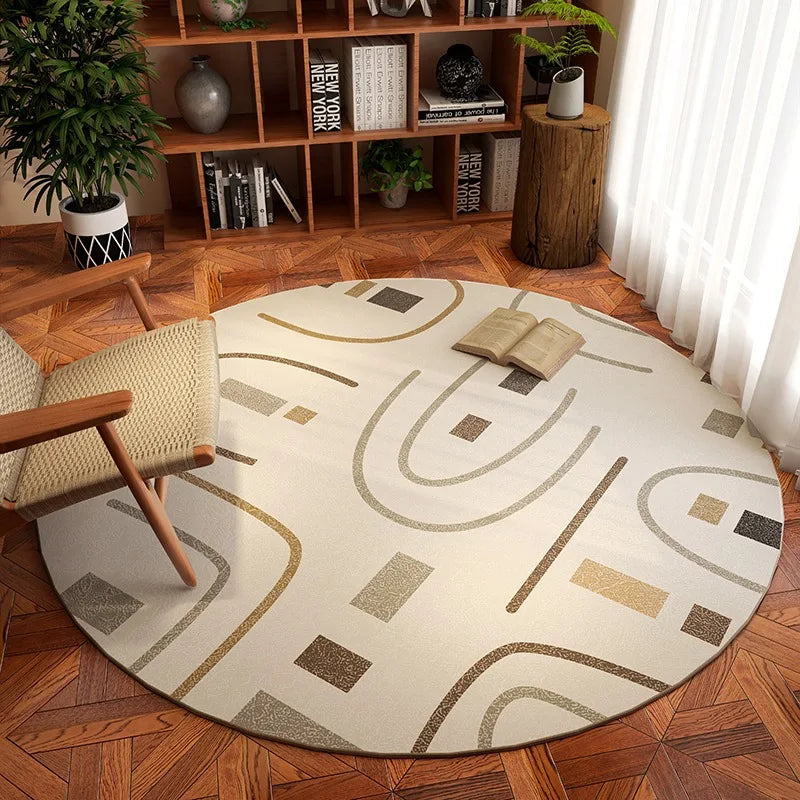 Tapis rond Wilton mid-century beige et brun dans un salon, photo originale fidèle au motif livré