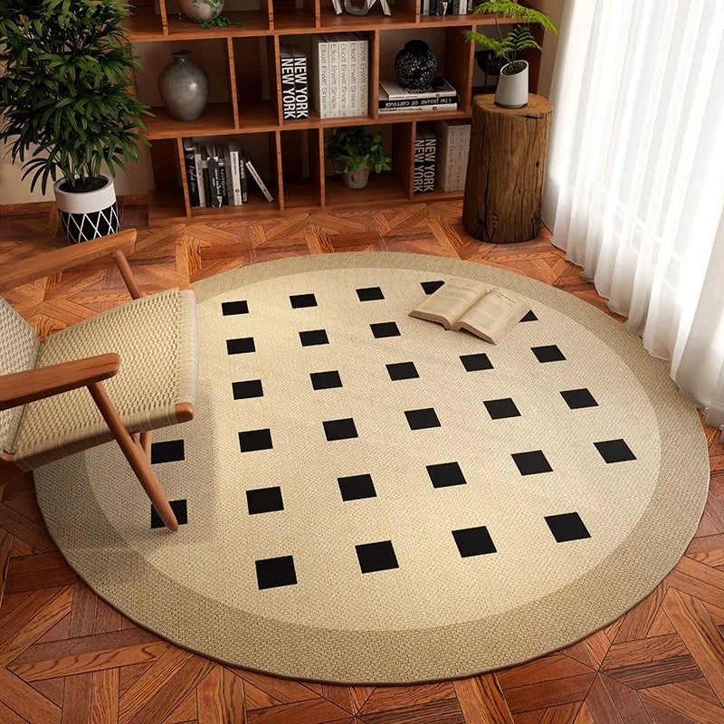 Tapis rond Wilton mid-century motif carrés noirs dans un salon, photo originale fidèle au motif livré