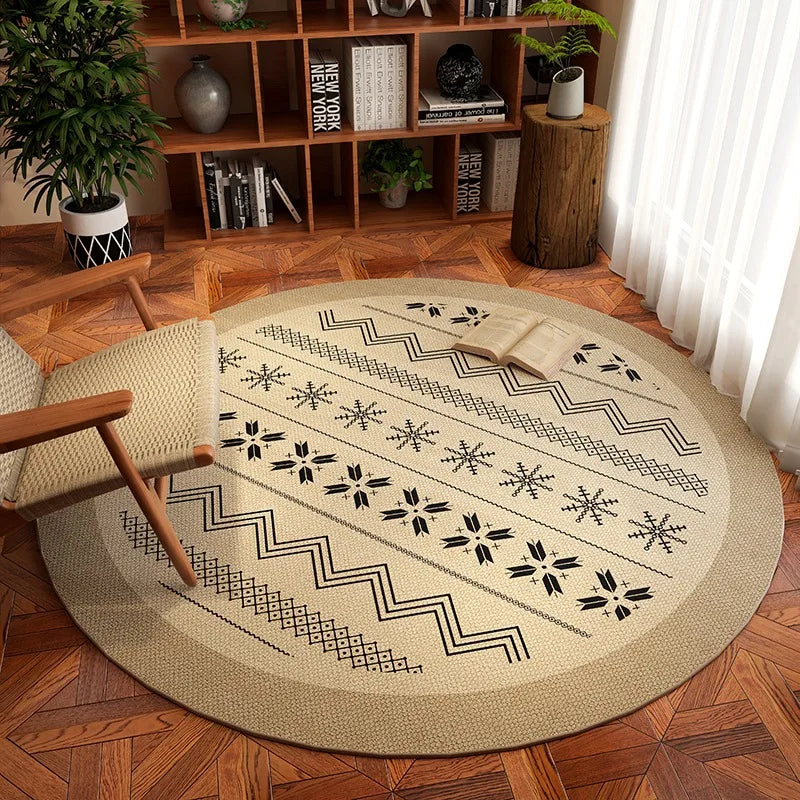Tapis rond Wilton mid-century scandinave zigzag noir et beige dans un salon, photo originale fidèle au motif livré